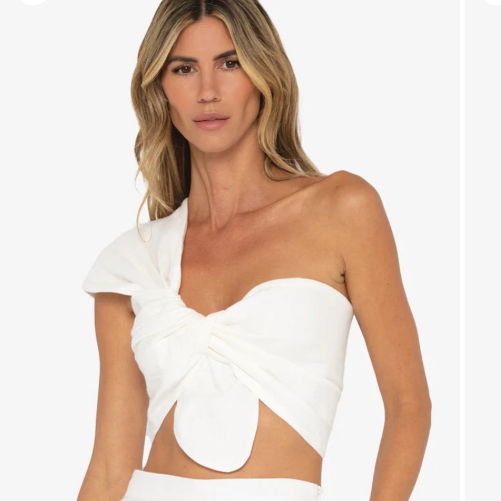 Chic White One-Shoulder Women's Crop Top